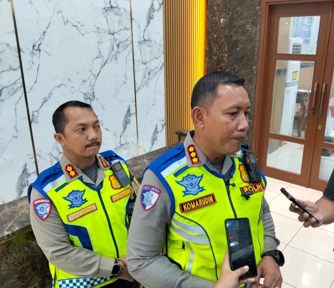 Polisi Fokus Selidiki Tabrakan Taksi Listrik dan KRL di Perlintasan Bekasi Timur
